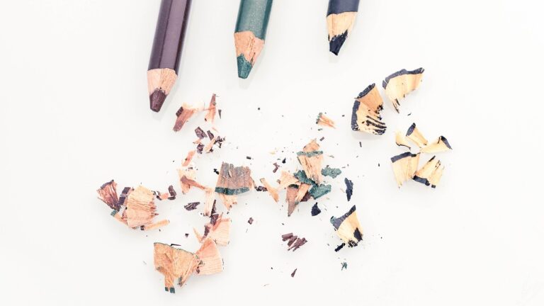 Fashion Journalism: Behind the Scenes of the Industry’s Top Stories
