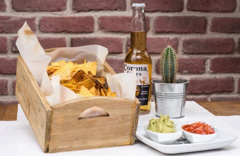 The Art of Food Plating: Techniques for Creating Stunning Visual Displays